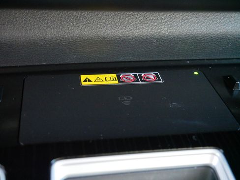 Used 2025 Toyota Sienna XLE Woodland Edition image 29