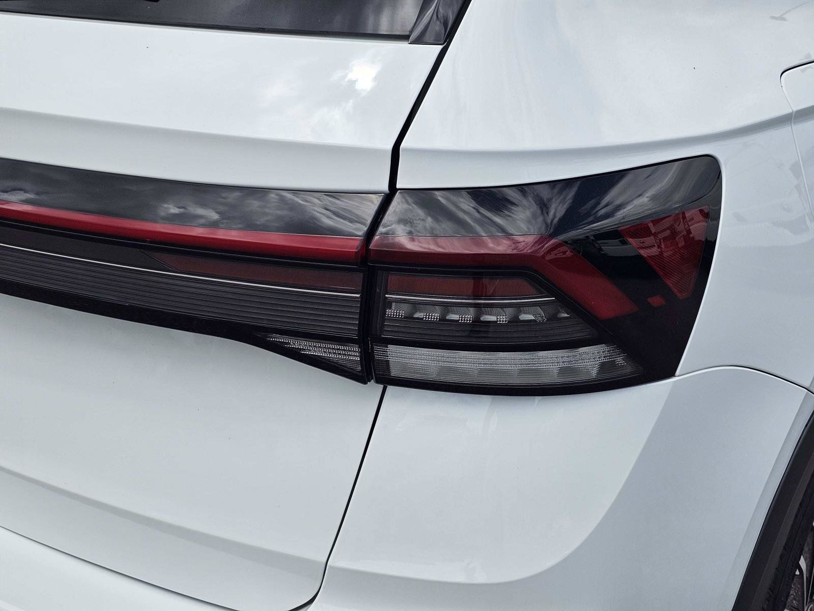 Used 2025 Volkswagen Taos SE FWD image 9