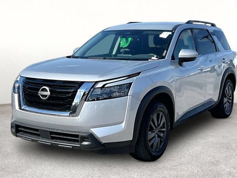 Used 2025 Nissan Pathfinder SV FWD image 12