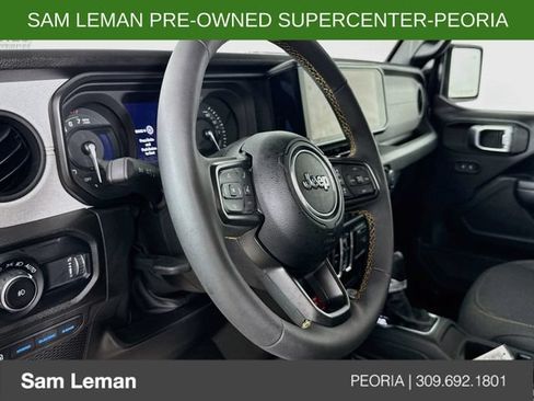 Used 2024 Jeep Wrangler Unlimited AWD/4WD image 11