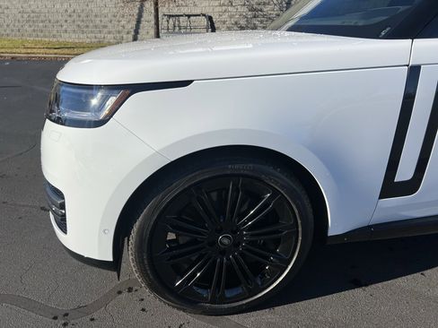 Used 2024 Land Rover Range Rover Long Wheelbase SE image 11