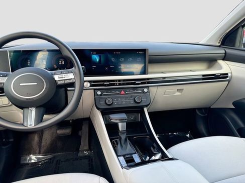 Certified 2025 Hyundai Tucson SE image 22