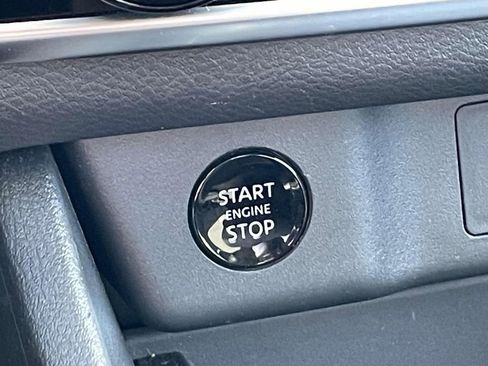 Used 2024 Nissan Rogue S image 27