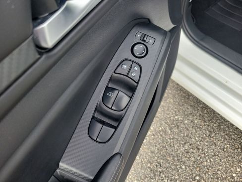 Used 2025 Nissan Altima 2.5 SV FWD image 13