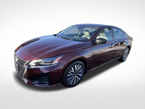 Used 2024 Nissan Altima 2.5 SV image 8