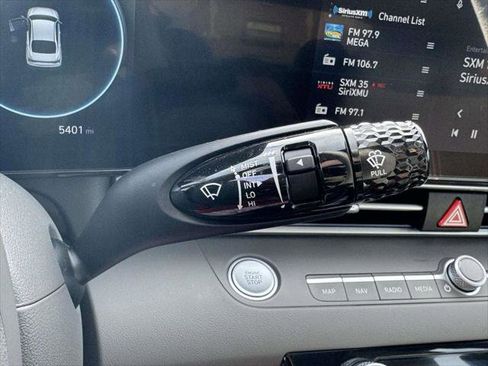 Certified 2025 Hyundai Elantra SEL image 24