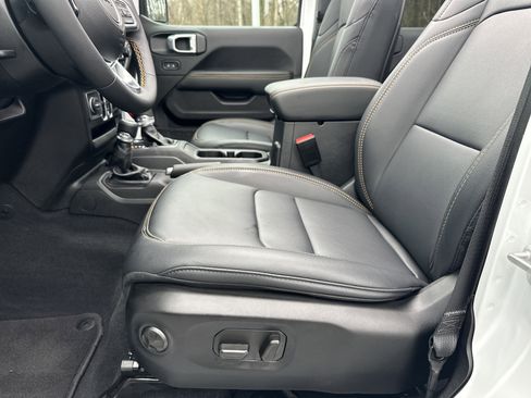 Used 2025 Jeep Wrangler Sahara w/ Safety Group image 11