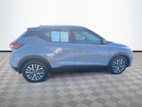 Used 2022 Nissan Kicks SV w/ Interior Electronics Package FWD image 8