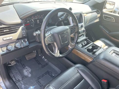 Used 2019 GMC Yukon Denali w/ Denali Ultimate Package image 12