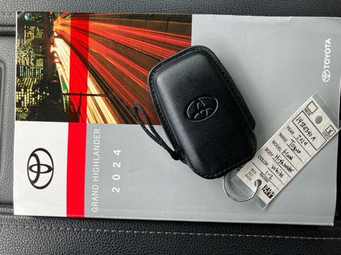 Used 2024 Toyota Grand Highlander Platinum image 38