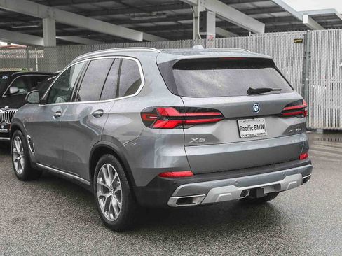 Used 2026 BMW X5 xDrive50e image 4