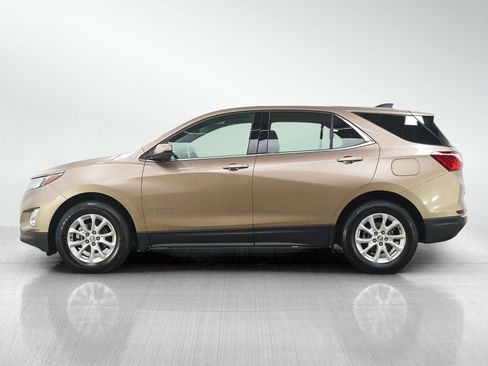 Used 2018 Chevrolet Equinox LT FWD image 2