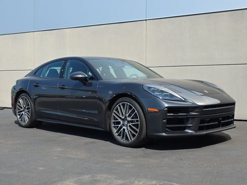 Used 2024 Porsche Panamera image 9