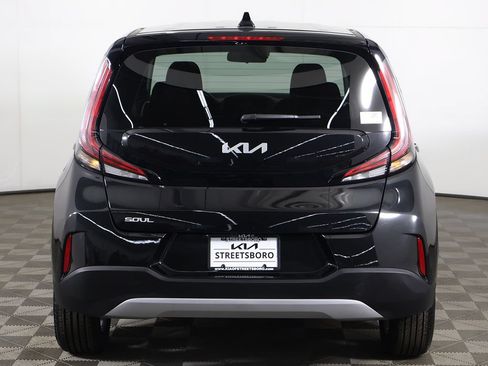 Used 2025 Kia Soul LX w/ LX Technology Package FWD image 11