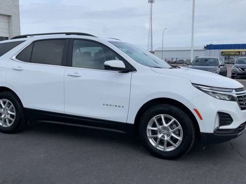 Used 2024 Chevrolet Equinox LT image 3