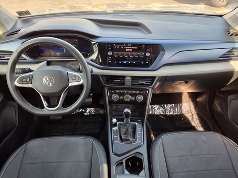 Certified 2024 Volkswagen Taos SE w/ Panoramic Sunroof Package image 13