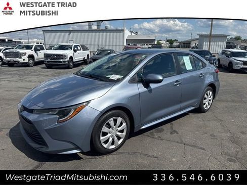 Used 2023 Toyota Corolla LE FWD image 3