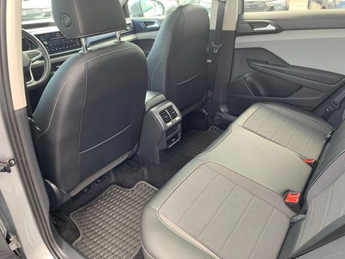 Used 2022 Volkswagen Taos SE w/ Panoramic Sunroof Package FWD image 18