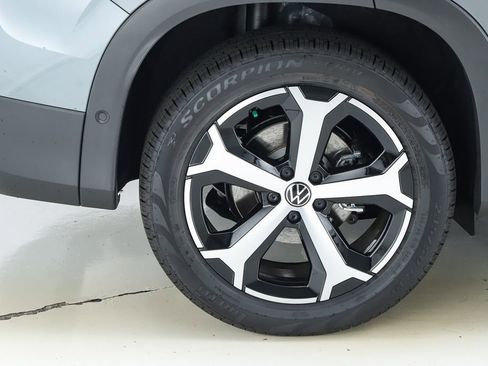 New 2025 Volkswagen Tiguan SE image 51