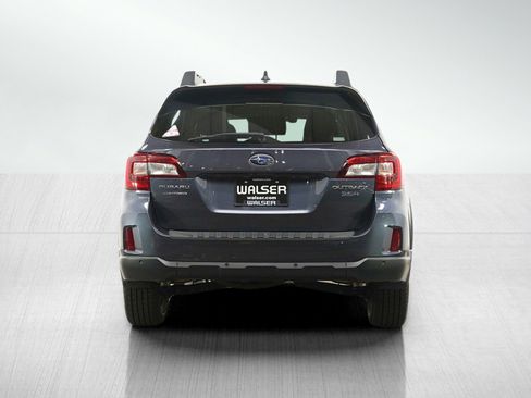 Used 2017 Subaru Outback 3.6R Limited AWD/4WD image 4