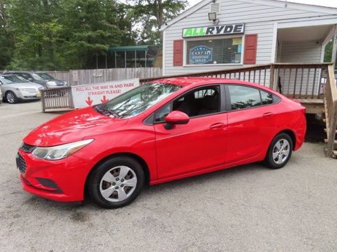 Used 2018 Chevrolet Cruze LS FWD image 1