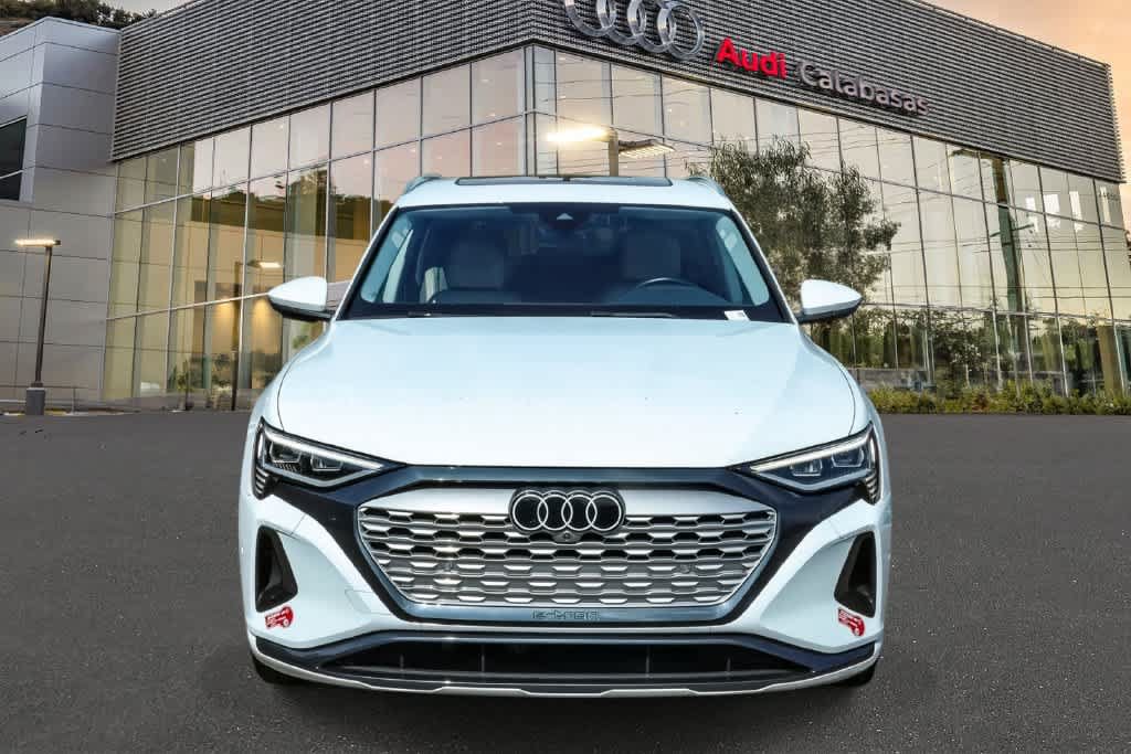 Used 2024 Audi Q8 e-tron Premium Plus w/ Premium Plus Package AWD/4WD image 2