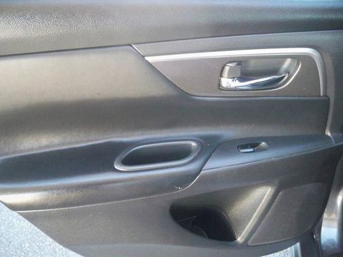 Used 2014 Nissan Altima 2.5 SL w/ Moonroof Package image 16