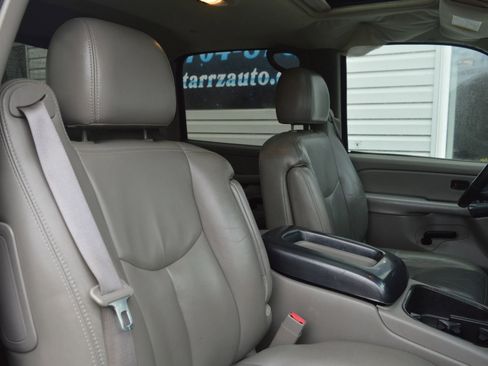 Used 2005 Chevrolet Avalanche Z71 w/ Sun And Sound Package image 19