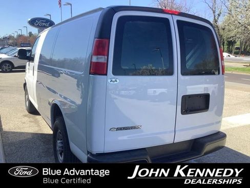 Used 2021 Chevrolet Express 2500 w/ Driver Convenience Package RWD image 4
