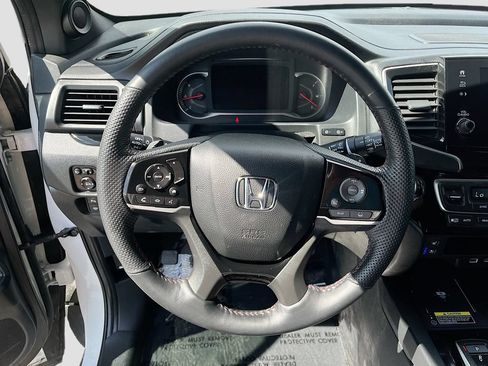 Used 2025 Honda Passport Black Edition image 11