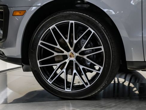 Used 2024 Porsche Macan AWD/4WD image 57