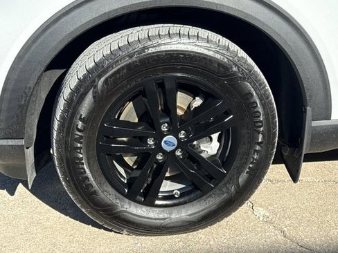 Used 2021 Ford Explorer XLT image 18