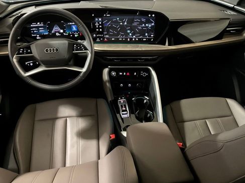 Used 2025 Audi Q5 2.0T Premium w/ Convenience Package image 12