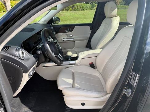 Used 2021 Mercedes-Benz GLB 250 w/ Premium Package image 13