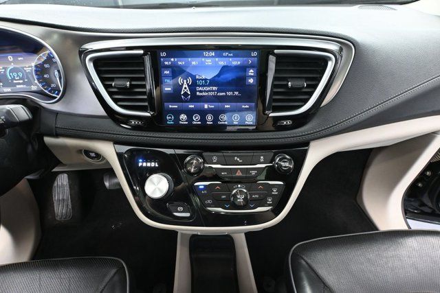 Used 2018 Chrysler Pacifica Limited FWD image 26