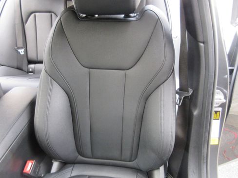 Used 2021 BMW 330i Sedan w/ Premium Package image 10