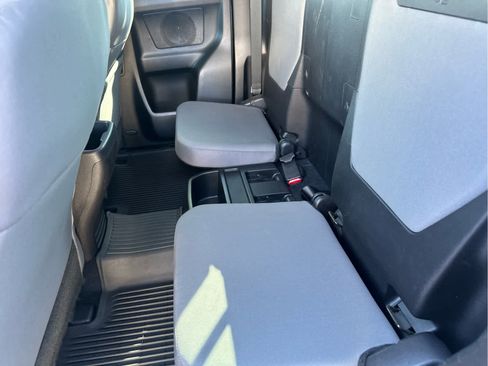 Used 2022 Toyota Tacoma SR image 38