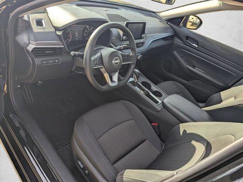 Used 2025 Nissan Altima 2.5 SV FWD image 10