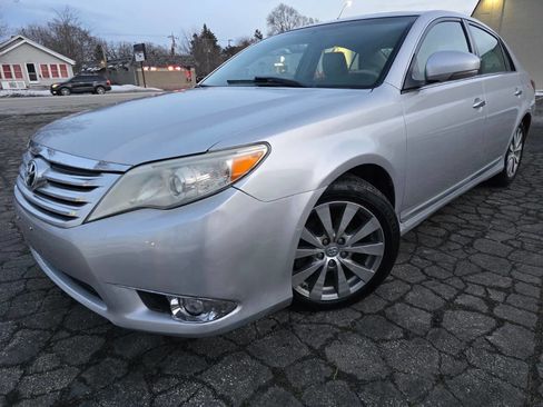 Used 2011 Toyota Avalon Limited image 1
