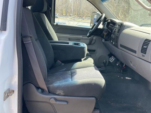 Used 2013 Chevrolet Silverado 2500 W/T w/ Snow Plow Prep Package image 18