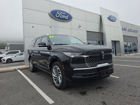 Used 2026 Lincoln Navigator Reserve AWD/4WD image 1