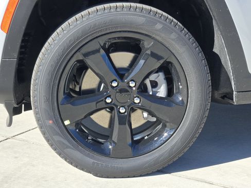 New 2025 Jeep Grand Cherokee L Limited w/ Black Appearance Package image 10