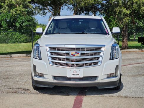 Used 2019 Cadillac Escalade Premium Luxury AWD/4WD image 33