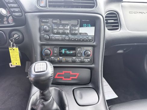 Used 2004 Chevrolet Corvette Coupe w/ Roof Package RWD image 10