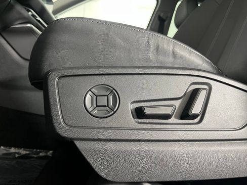 Certified 2025 Audi Q5 Premium w/ 19" Wheel Package image 13