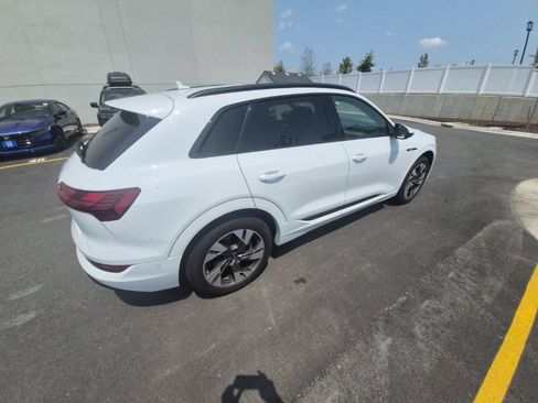 Used 2021 Audi e-tron Premium w/ Convenience Plus Package AWD/4WD image 4