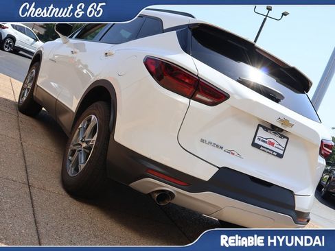 Used 2023 Chevrolet Blazer LT w/ Sound & Technology Package FWD image 4