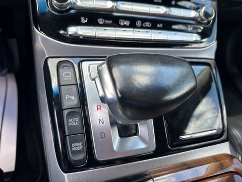 Used 2018 Genesis G90 3.3T Premium image 38