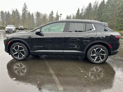 New 2026 Chevrolet Equinox EV LT image 2