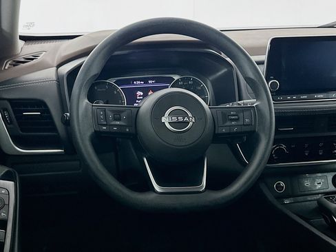 Used 2023 Nissan Rogue S AWD/4WD image 18